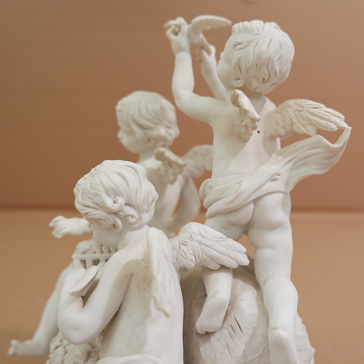 Three cherubs  in white porcelain biscuit 19th