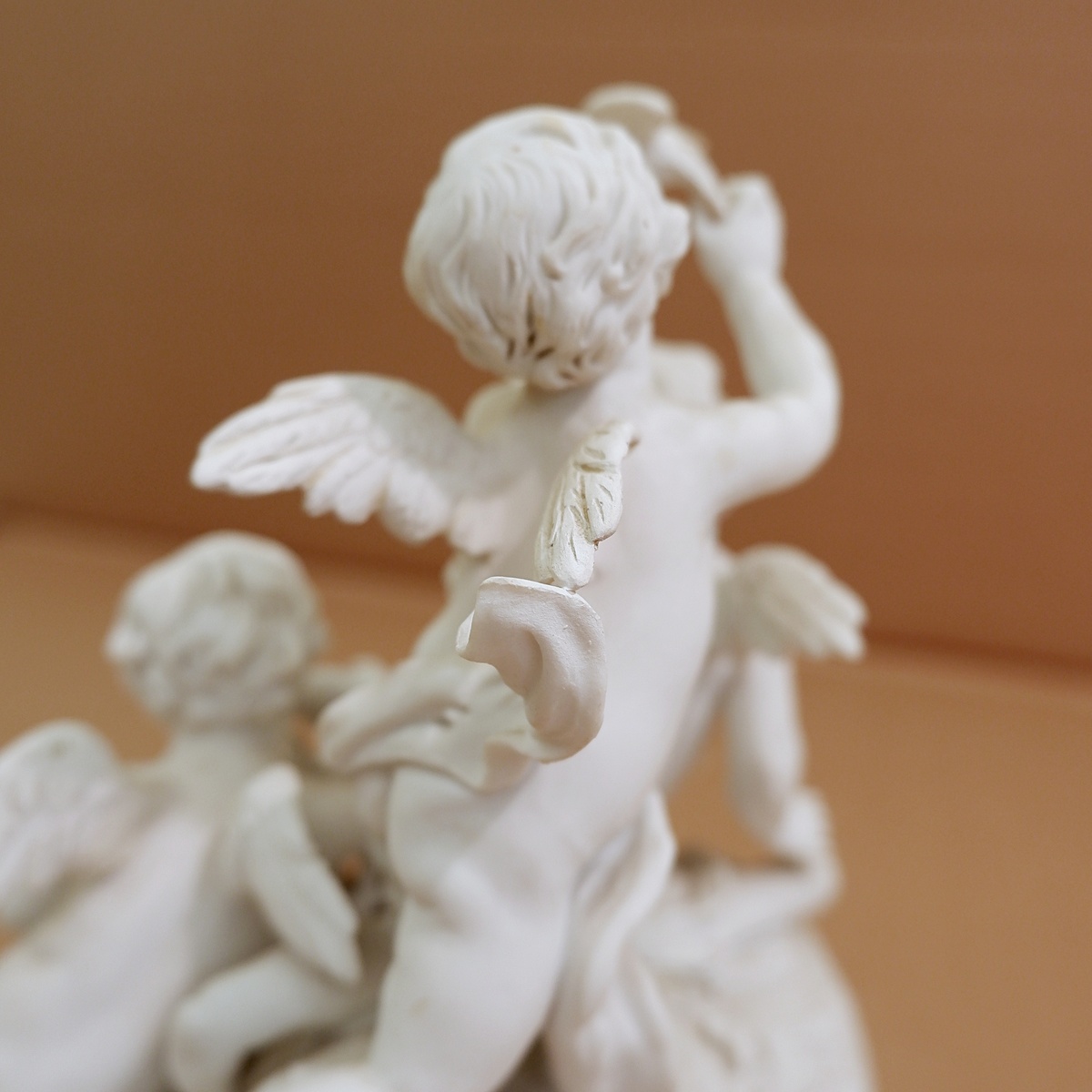 Three cherubs  in white porcelain biscuit 19th