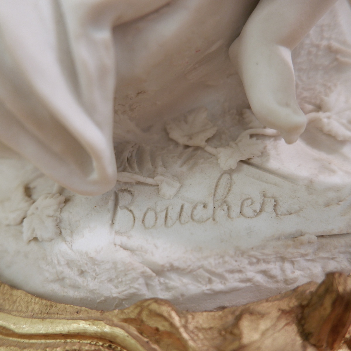 Three cherubs  in white porcelain biscuit 19th