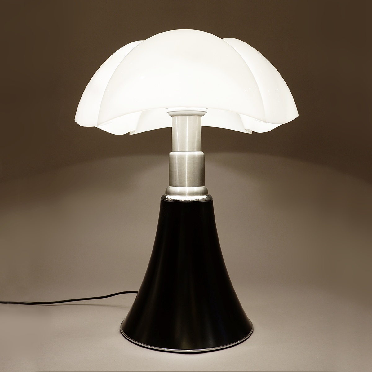 Large Pipistrello Table Lamp or Floor Lamp - Gae Aulenti for Martinelli Luce