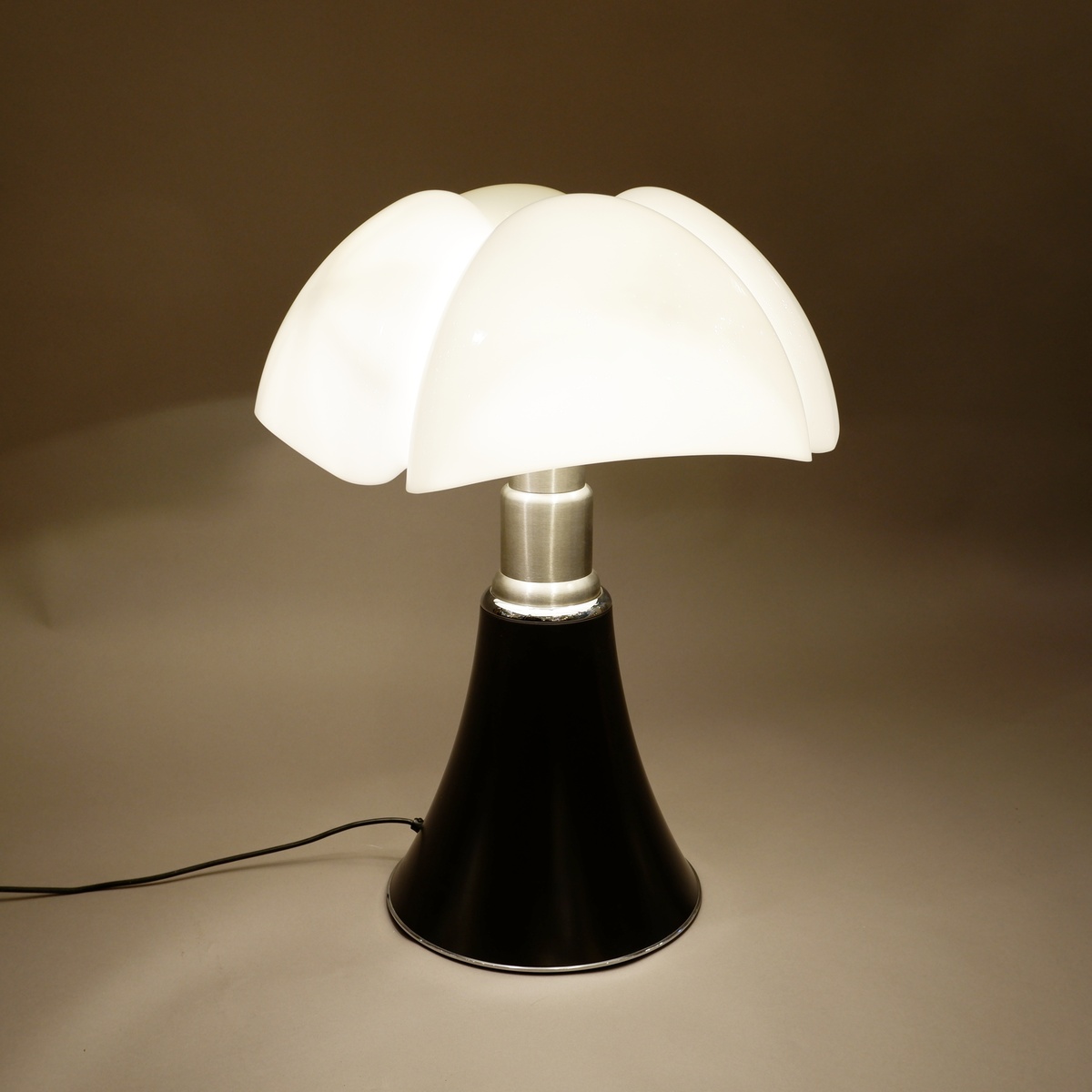 Large Pipistrello Table Lamp or Floor Lamp - Gae Aulenti for Martinelli Luce