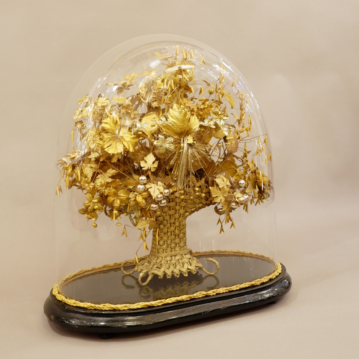 Large wedding globe, Napoleon III period, late 19th century
